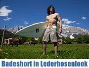 in "Lederhosen" baden gehen: Quiksilver Boardshort in einzigartigem Lederhosen-Design von Blue Tomato (©Foto: Blue Tomato)